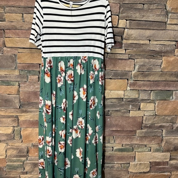 Maxi Dress- Short Sleeve Tie Waist - Picture 5 of 8